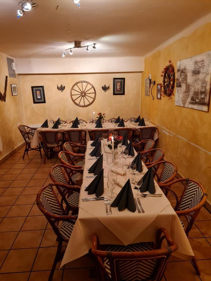 Hotel Restaurant Zur Hexe Überherrn Dış mekan fotoğraf