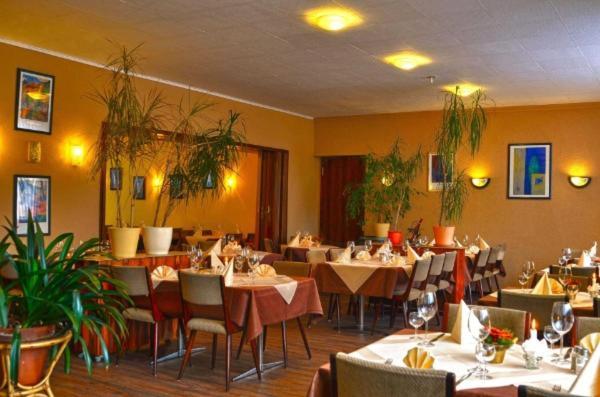 Hotel Restaurant Zur Hexe Überherrn Dış mekan fotoğraf